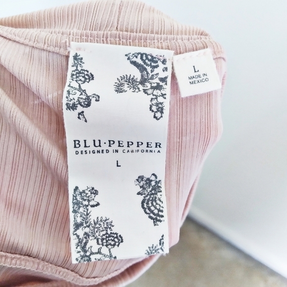 Blu Pepper Blush Pink Ruffle Detail Cold Shoulder Tank Top Size Large - Picture 6 of 7